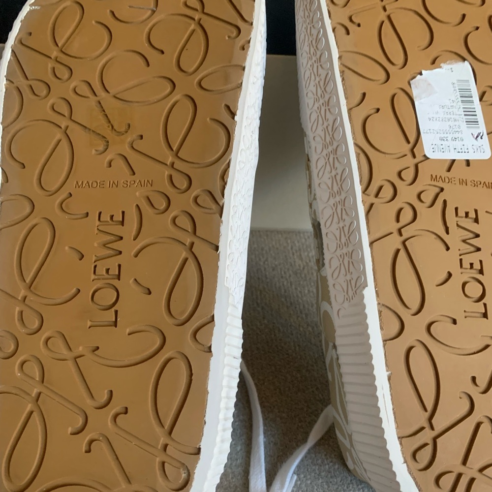 NWT size 41  monogram canvas Loewe Beige and White Sneakers - Picture 5 of 8